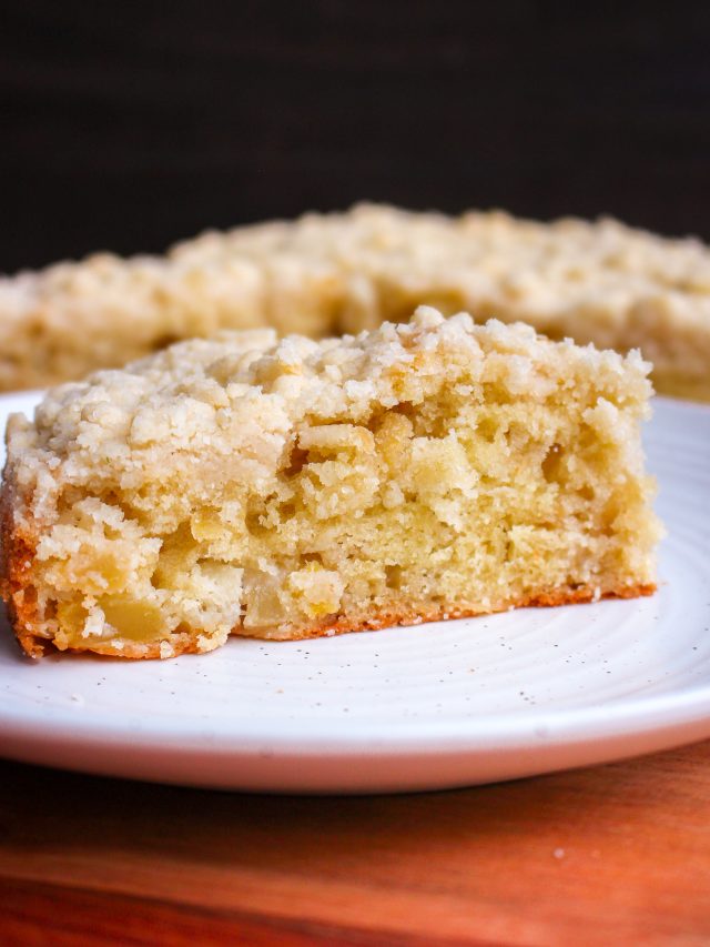 Fluffy Apple Streusel Cake